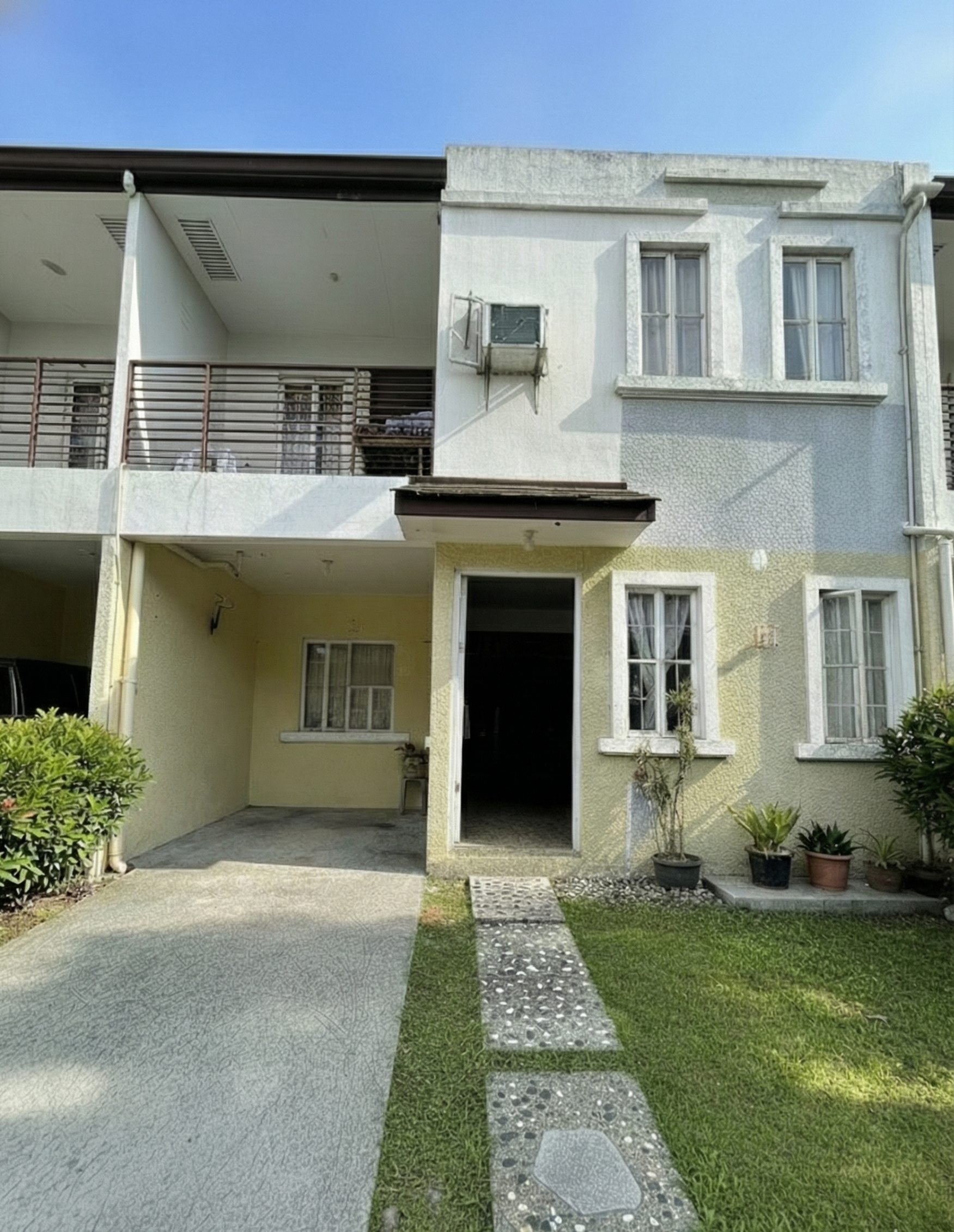 Cozy Townhouse Near SM Lancaster – Modern, Secure, and Below Market Price!