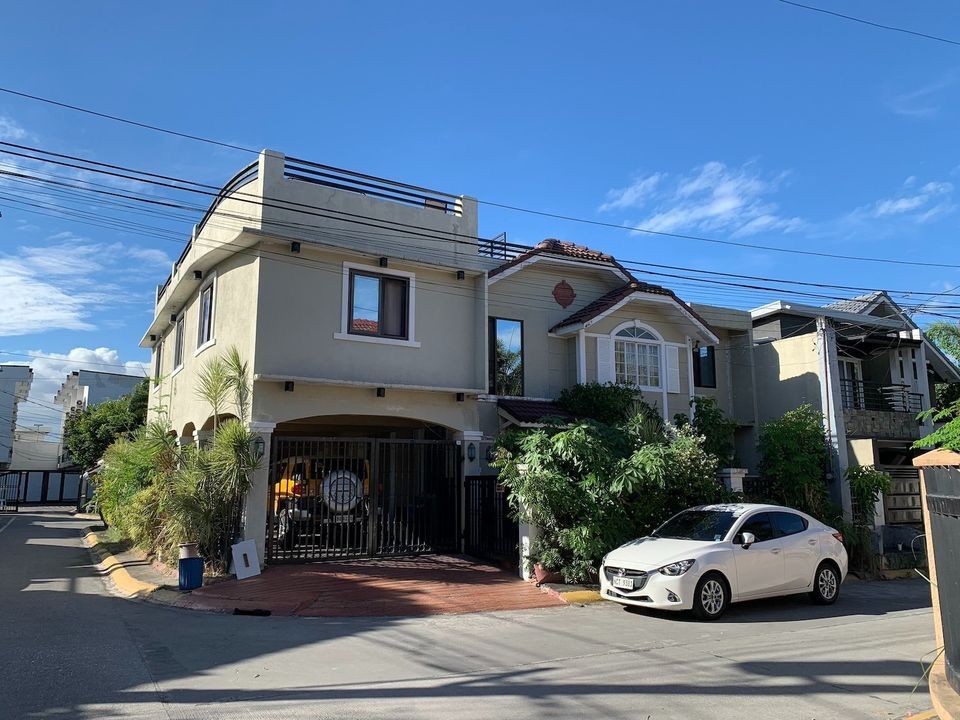 Prime Two-Storey House with Roof Deck – Multinational Village, Parañaque